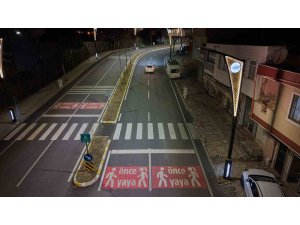 Kahramanmaraş Büyükşehir Belediyesi Andırın’ın prestij caddesini yeniledi