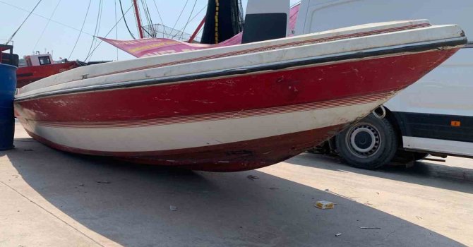 Denizde bulunan teknenin sahibi aranıyor