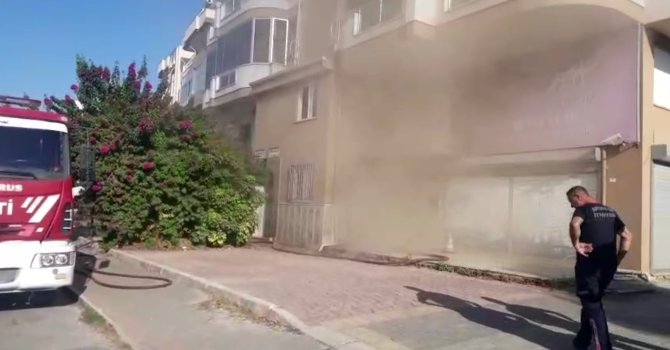 Manavgat’ta iş yeri yangını ucuz atlatıldı