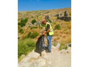 Manavgat Belediyesi’nden tarihi bölgelerde çevre temizliği