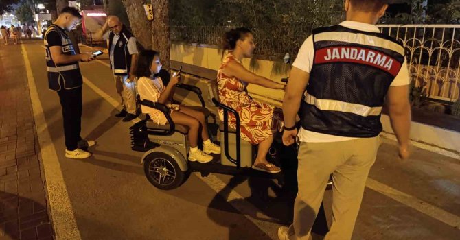 Alanya’da yaya yollarına araçla giren 20 sürücüye 43 bin TL ceza