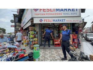 Tarsus’ta kaldırımları işgal eden tezgahlar kaldırıldı