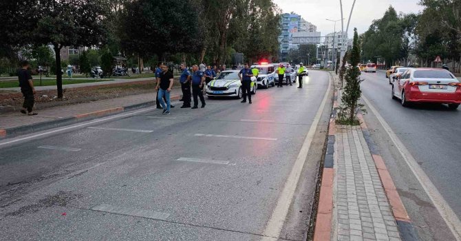 Refüje ve direğe çarpan motosikletli hayatını kaybetti