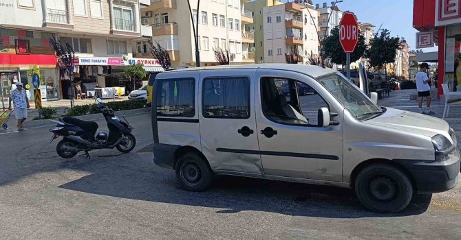 Manavgat’ta motosiklet ile hafif ticari araç çarpıştı: 1 yaralı