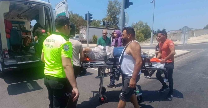 Siren sesini duyan kızlar acılarını unutup kaza yerinden hızla uzaklaştı