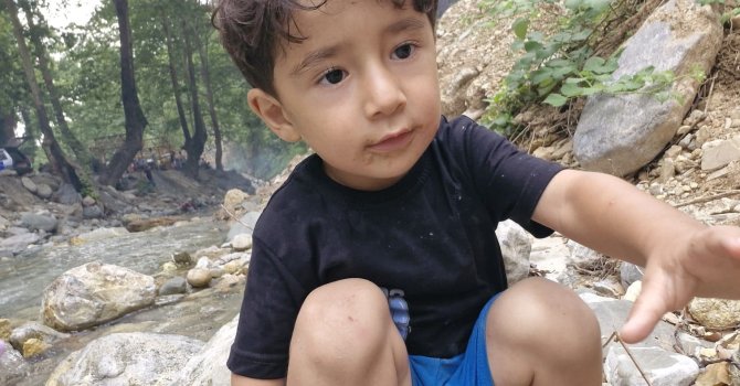 Tırla çarpışan motosikletteki 4 yaşındaki çocuk, 7 günlük yaşam mücadelesini kaybetti