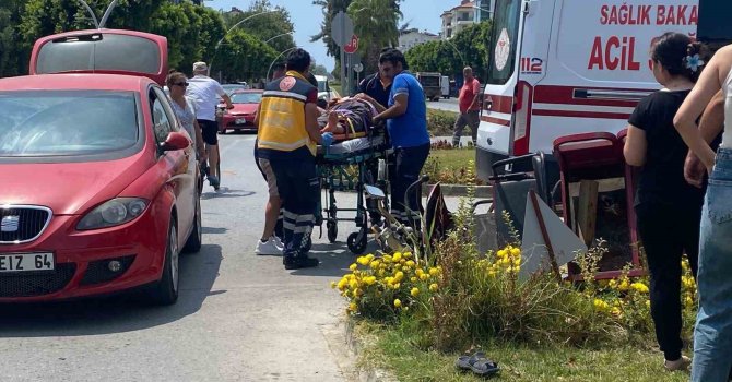 Kazada baba oğul hastanelik oldu