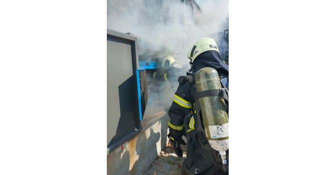 Arızalanan jeneratördeı çıkan duman itfaiyeyi alarma geçirdi