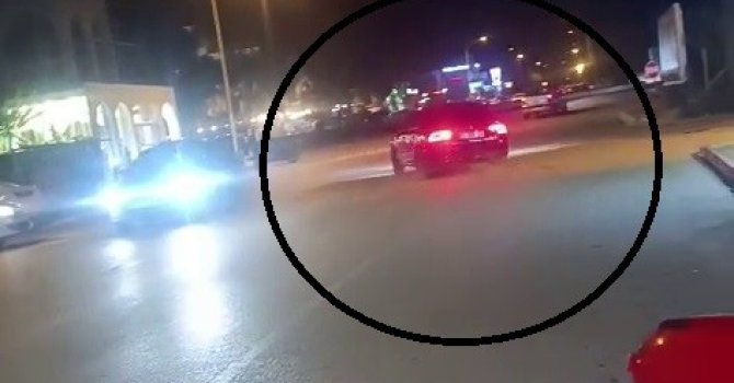 Drift atarken kameraya yakalanan sürücü dereye uçtu