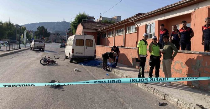 Kamyonet motosiklet ile çarpıştı, 2 aylık evli çiftin mutluluğu kazada son buldu