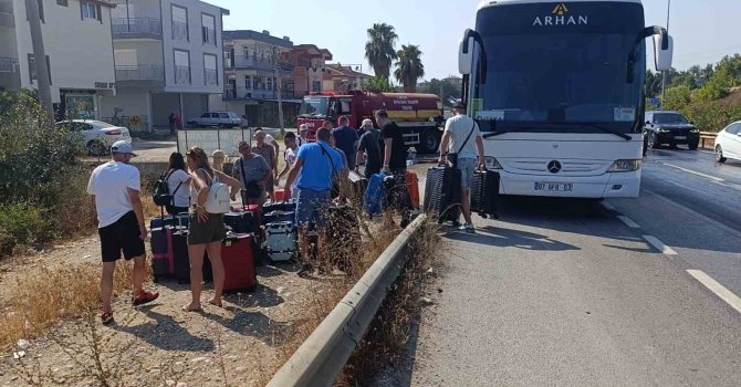 Seyir halindeki tur otobüsü yandı, 43 Polonyalı turist tahliye edildi