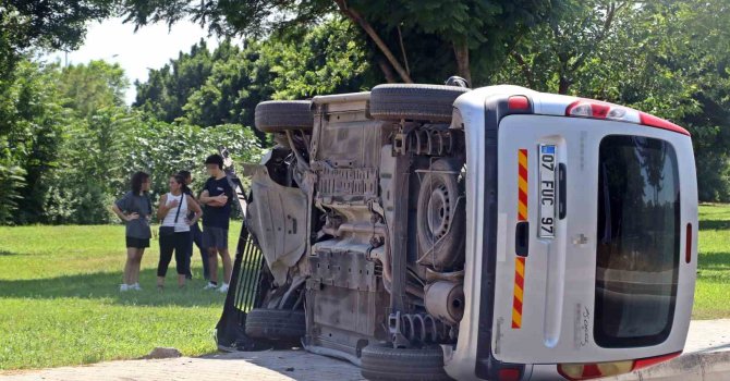 Yan yatan aracı gören 112’yi aradı, ekipler anne ve kızının sıyrık dahi almadığını görünce şaşkınlık yaşadı