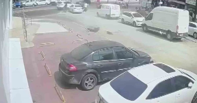 Adana’da film gibi uyuşturucu operasyonu: Kaçarken polis aracına çarptı