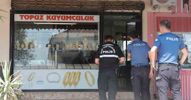 Kuyumcuya dehşeti yaşatıp 18 bilezikle kaçmıştı, aynı gün kıskıvrak yakalandı