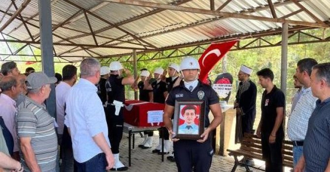 Kansere yenik düşen polis, gözyaşlarıyla uğurlandı