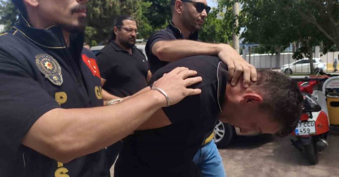 Kuyumcudan 18 bilezik gasbeden zanlı tutuklandı