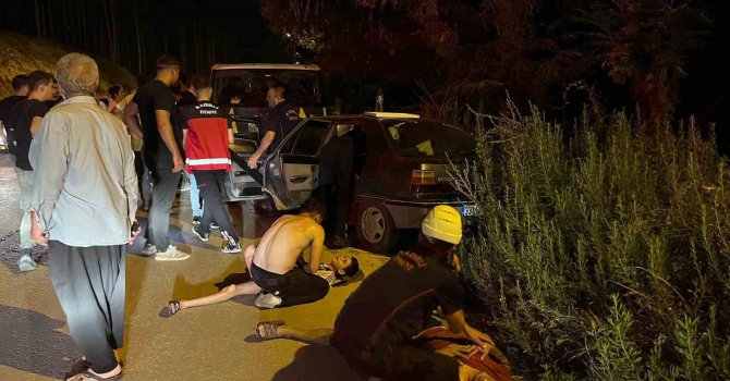 Minibüs ile otomobil çarpıştı: 4 yaralı