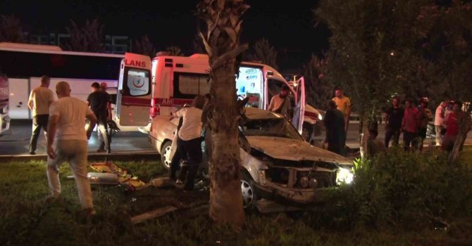 Kazada hurdaya dönen araçta çocukları sıkışan babanın çaresizliği