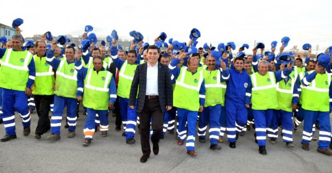 Tütüncü’den çalışanlarına çifte bayram