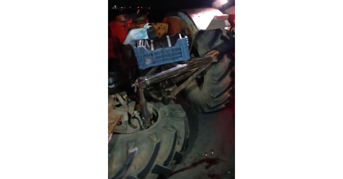 Otomobille çarpışan traktörün tekeri koptu: 2 yaralı
