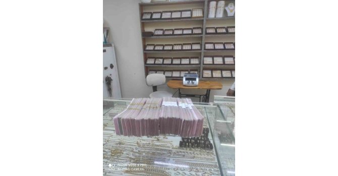 Dolandırıcılara 380 bin TL gönderecekken polis engelledi