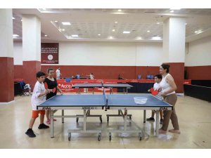 Antalya’da çocuklar yaz tatilini sporla geçiriyor