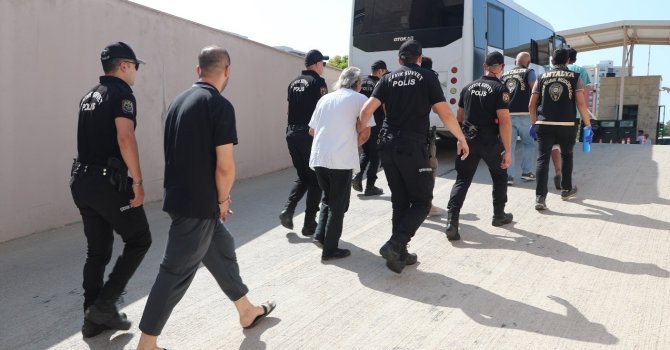 Antalya’da eş zamanlı operasyonda 171 aranan şahıs yakalandı