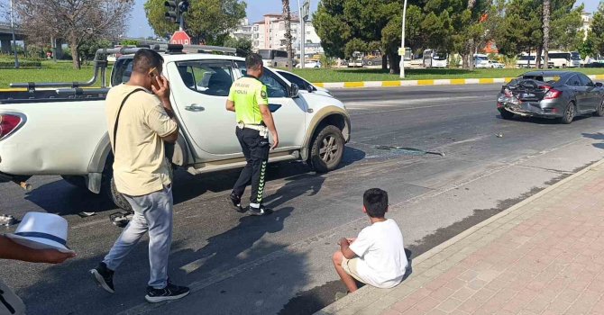 Kazada babasının otomobilinin halini gören küçük çocuk gözyaşlarını tutamadı