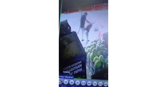 Sipariş verdiği marulu beğenmeyen müşteri, market çalışanı çocuğu darp etti