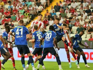 Trendyol Süper Lig: Antalyaspor: 2 - Kasımpaşa: 1 (İlk yarı)