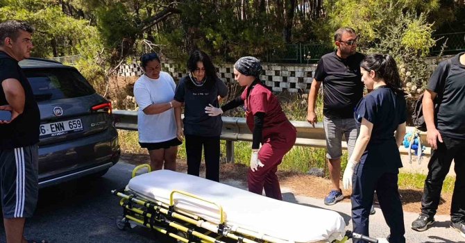 Motosikletle otomobil çarpıştı: 2 yaralı