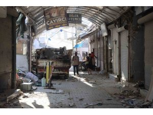 Asrın felaketinde hasar alan Tarihi Uzun Çarşı’da restorasyon çalışması yıkımla başladı