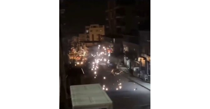 Sıcak havayla genleşen elektrik telleri havai fişek gibi patladı