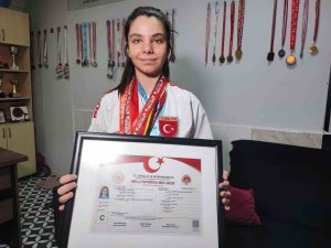 14 yaşında 150’den fazla madalyası var