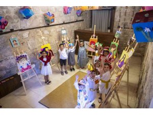 Çocuk Gelişim Merkezlerinde eğitim alan miniklerin eserleri Tarsus’ta sergileniyor