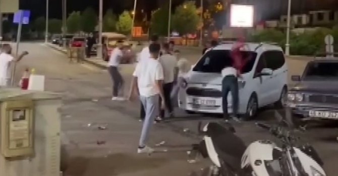 Kahramanmaraş’ta araca taşlı saldırı