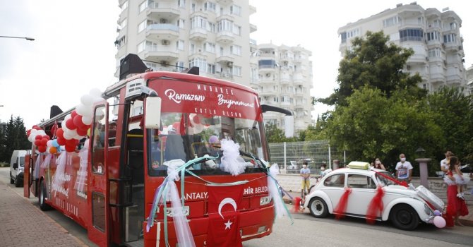Antalya sokaklarında bayram coşkusu