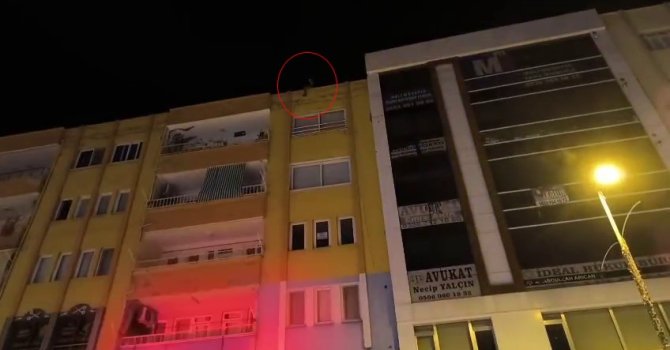 Çatıda intihara kalkışan genç yürekleri ağza getirdi