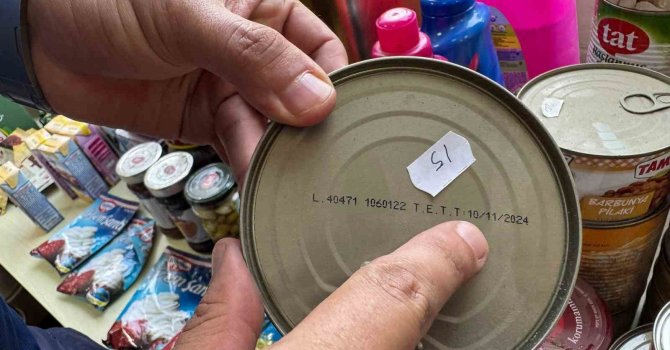 Tarsus’ta halk sağlığını tehdit eden 500 ürün ele geçirildi