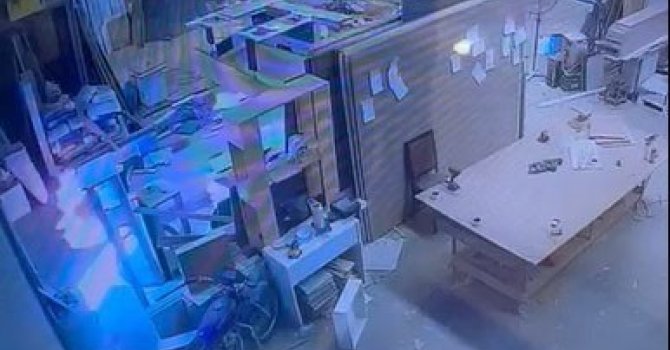 Alanya’da mobilya atölyesinin kundaklandığı anlar güvenlik kamerasında