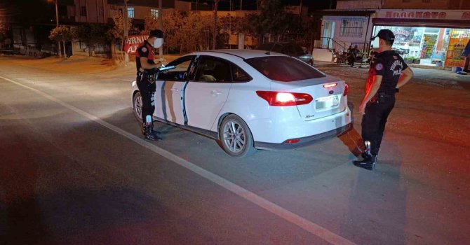 Aranan 2 şahıs yakalandı, 18 araç ile 9 motosiklet trafikten men edildi