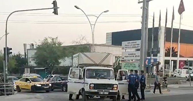 Baba, tartıştığı oğlu ile arkadaşını silahla yaraladı