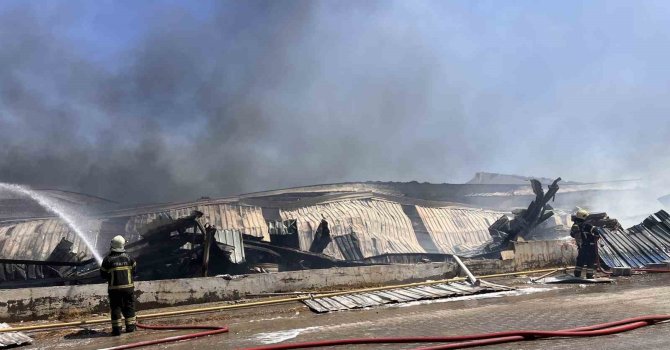 Kahramanmaraş’taki kağıt fabrikası yangını kontrol altına alındı