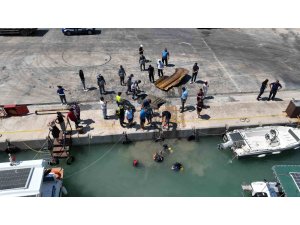 Balıkçı barınağında dip temizliği: 2 ton çöp çıkartıldı