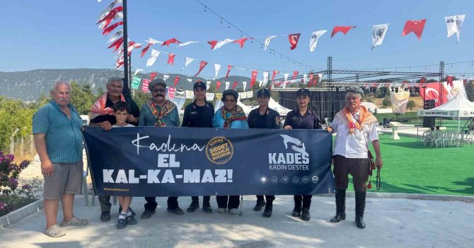 Antalya’da ’KADES’ ve ’Kadına El Kalkamaz’ etkinliğiyle bin vatandaşa bilgilendirme yapıldı