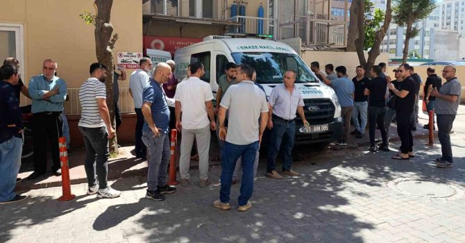 Taksi şoförünün hatasıyla ölen motosiklet sürücüsünün cenazesi adli tıptan alındı