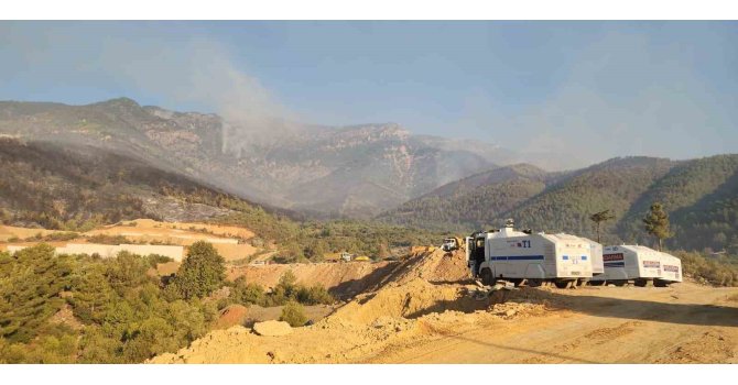 Hatay’da yangın bölgesine yakın mesafedeki 2 mahallede bin 115 kişi tahliye edildi