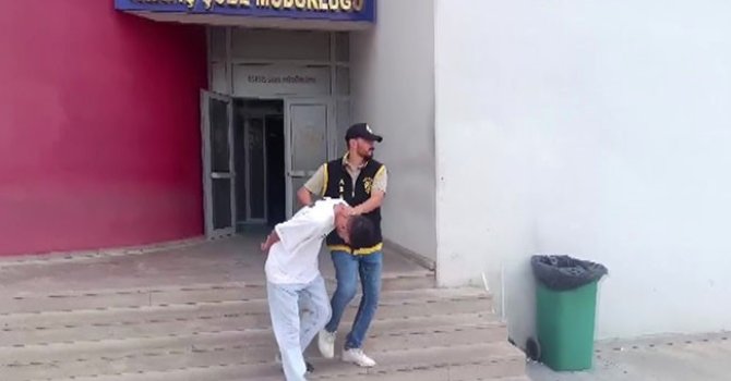 Sahte polis, Suriyeli aileyi dolandırdı ama kaçamadan suçüstü yakalandı