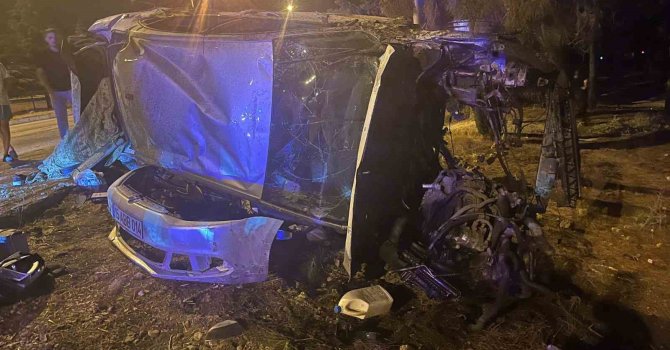 Kontrolden çıkan otomobil taklalar atıp ağaca çarptı, hurdaya dönen araçta 4 kişi yaralandı