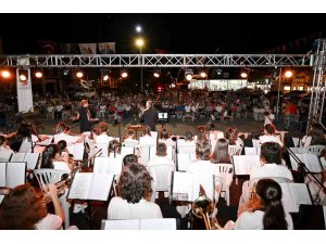 Kemer’de sokak hayvanları yararına ikinci konser